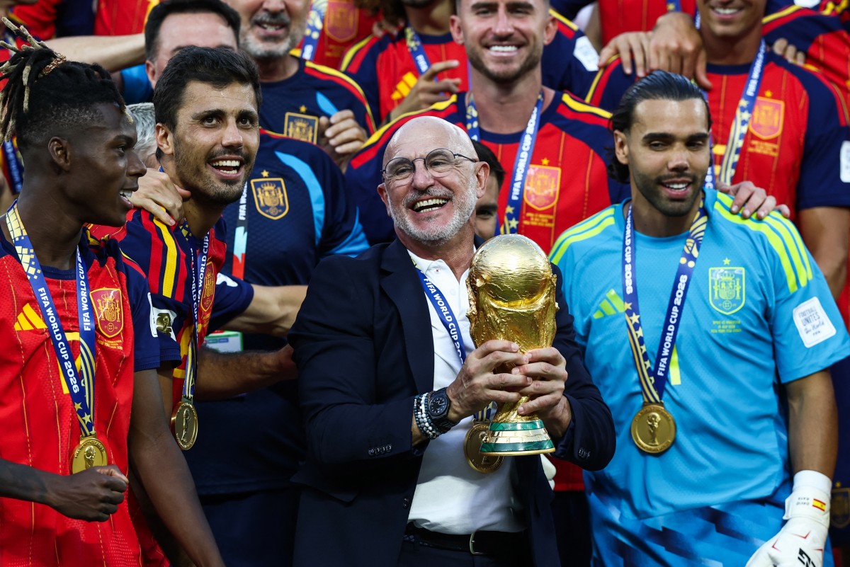 De la Fuente exalta geração da Espanha após título: “É uma honra trabalhar com eles”
