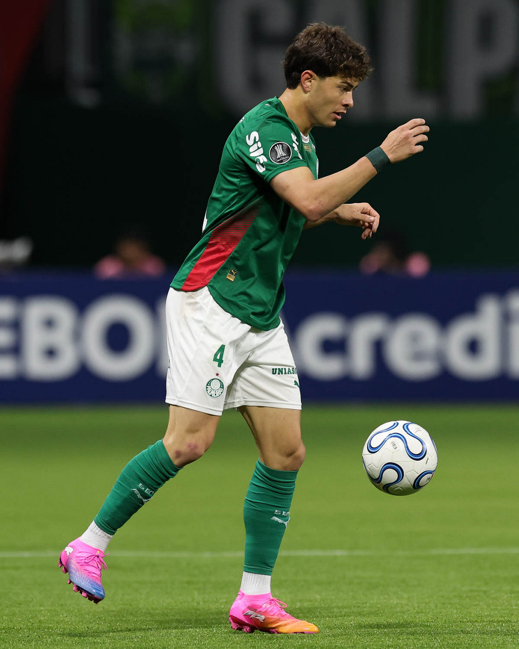 Lateral do Palmeiras, Giay desperta interesse de clube italiano