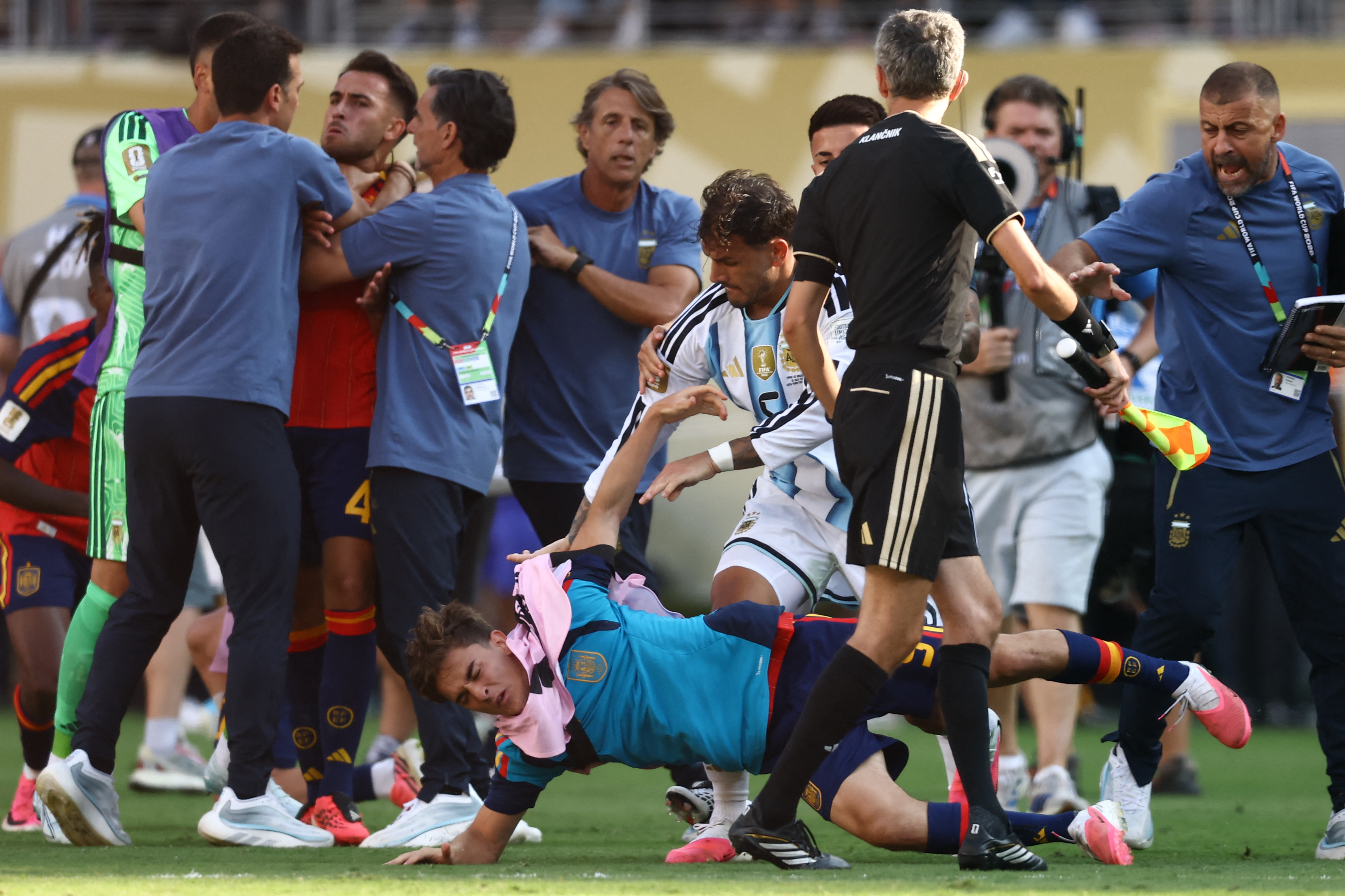 O que realmente aconteceu após o apito final da Copa?
