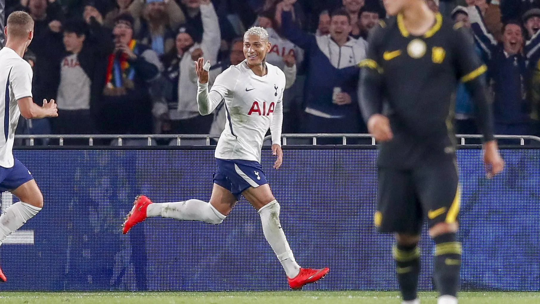 Apesar de destaque de Estêvão e João Pedro, Richarlison é quem faz diferença em Chelsea x Tottenham