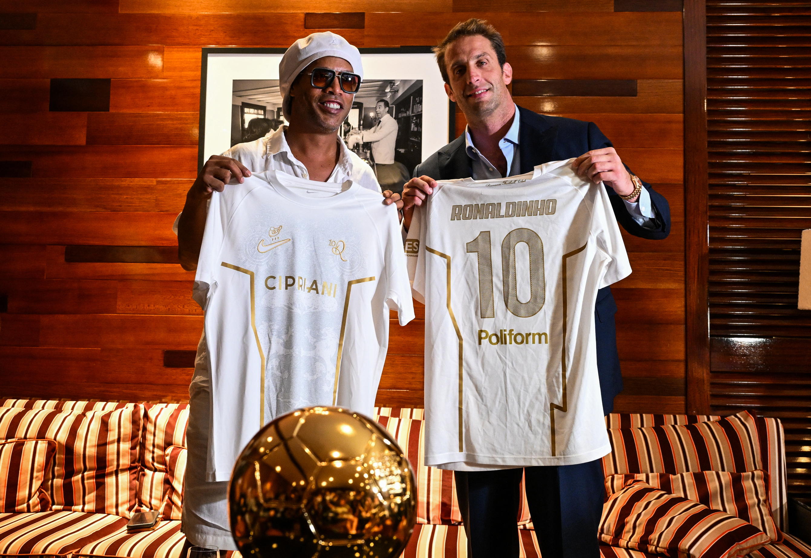 Ronaldinho Gaúcho é apresentado por clube italiano e busca ‘nova história’