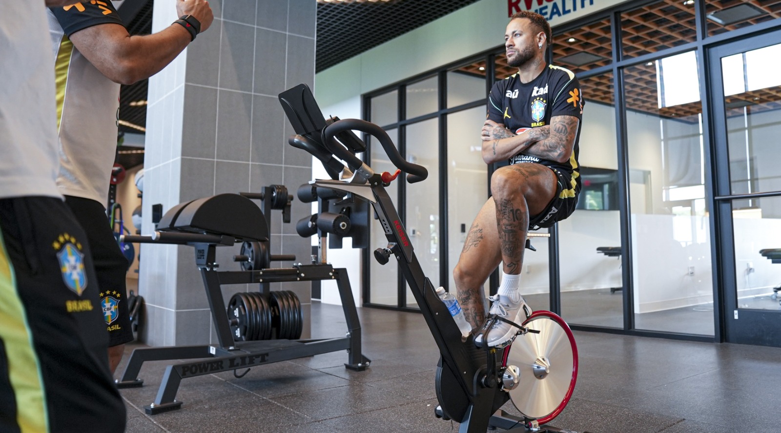 Neymar solta o verbo antes da estreia: 'Prontos' pra fazer história na Copa!